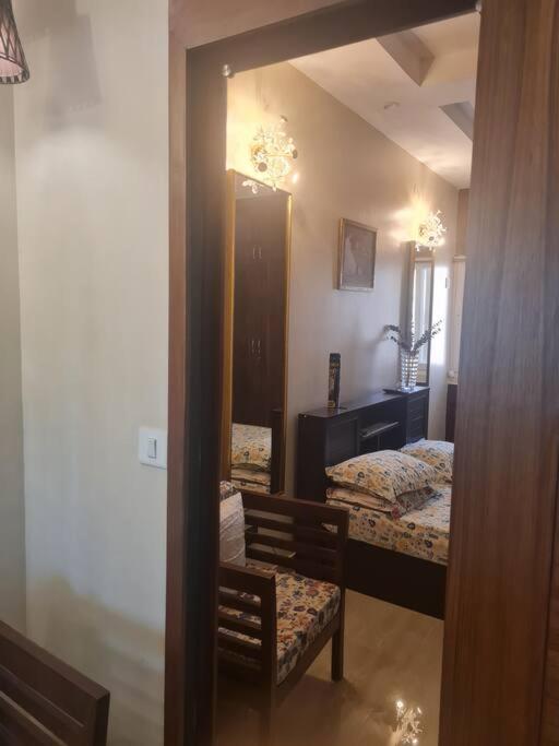 A Luxury Abode In The Heart Of South Delhi! Apartment *